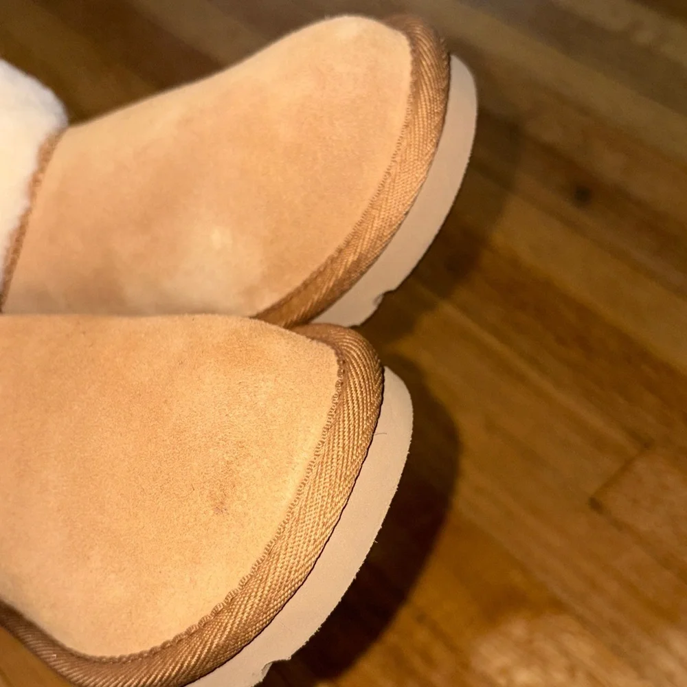 🆕- UGG- Kids' Classic Jona Luxury Boot. Chestnut. Size: 11 NWOB
